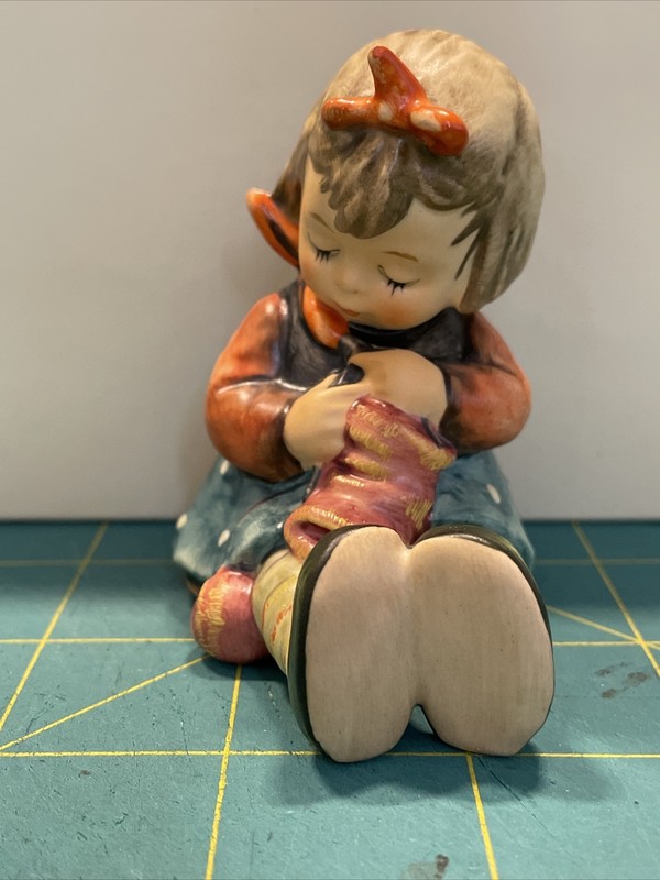 Hummel Figurine #432 Knit One Purl One Signed 1990 With Box