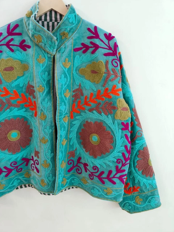Chaqueta bordada de terciopelo hecha a mano Suzani, abrigo chaqueta de invierno, terciopelo para mujer Foto 4 de 4