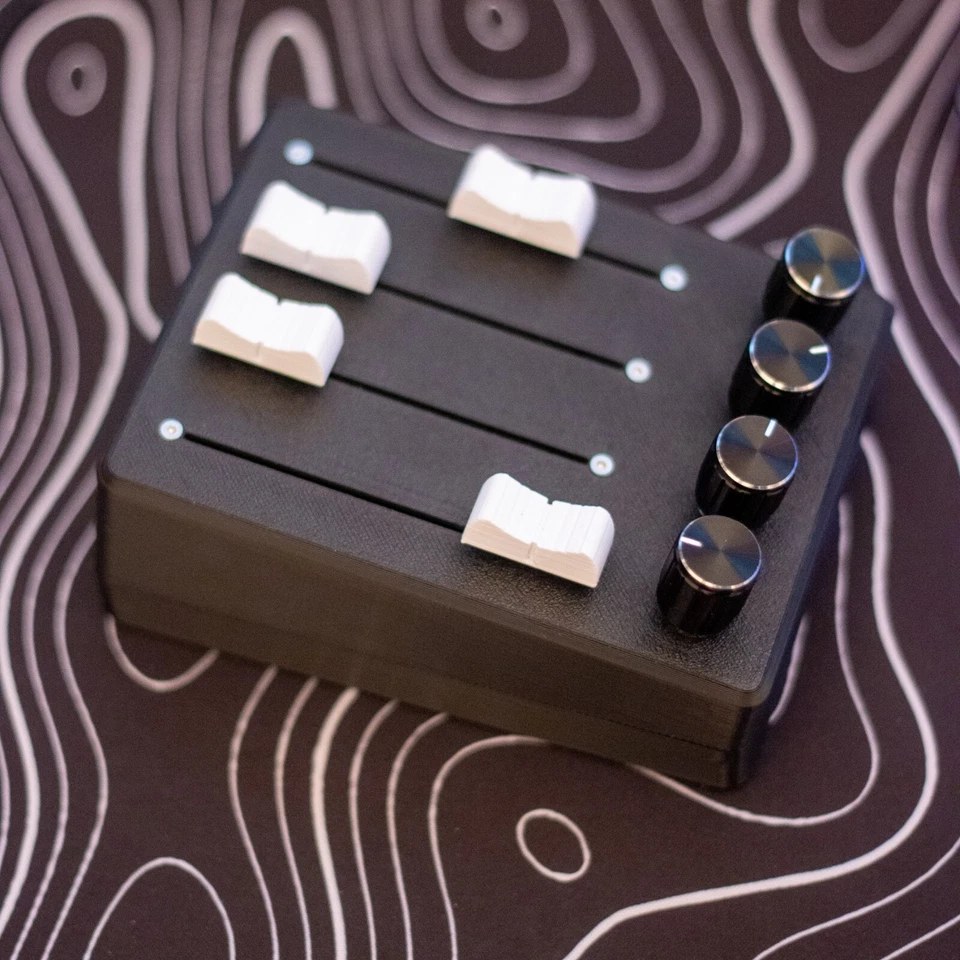 MIDI Control 4 Faders + 4 Encoders | USB - C - Image 3 of 3