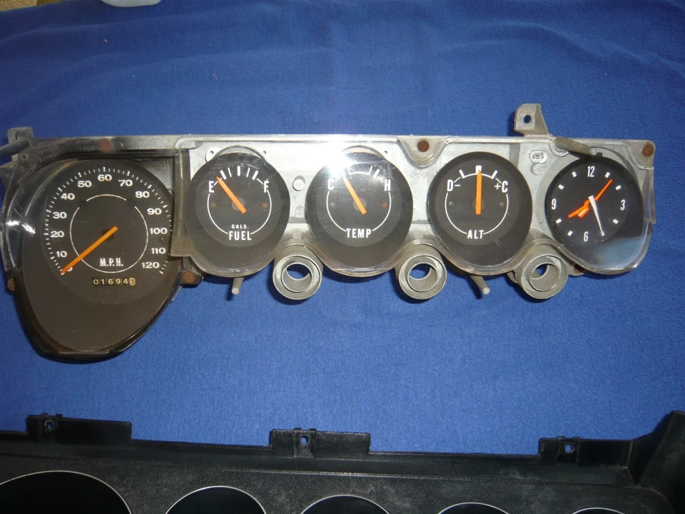 Cuadro de instrumentos y bisel Cuda Challenger 1971-1974 E-Body con reloj Mopar Foto 4 de 4
