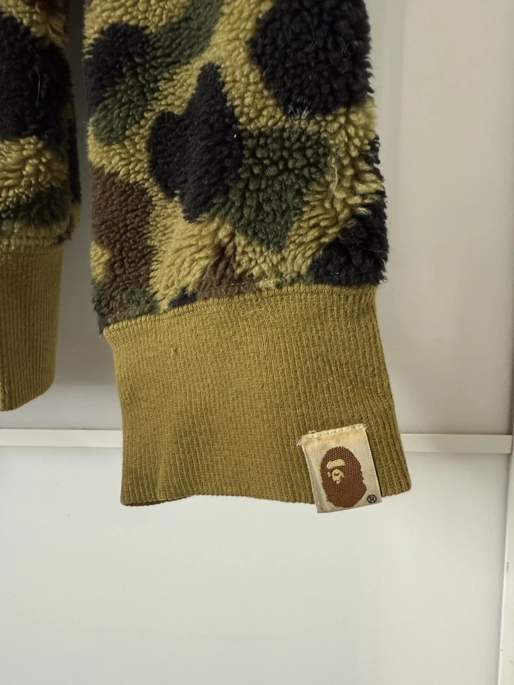 Rare A BATHING APE Camouflage Fleece Jacket w/Hood Size M Camo Warm Outerwear - Image 2 of 4