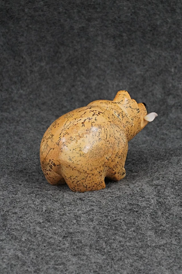 Talla fetiche de oso Zuni - Enrike Leekya Foto 4 de 4