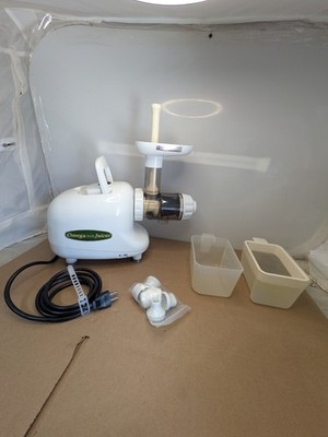 Omega 8003 Juice Extractor Nutrition Center Fruit Vegetable Nut Pasta Low Speed