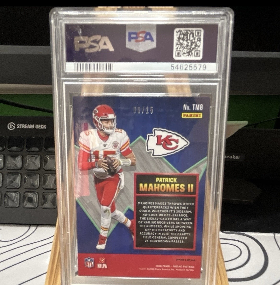 Panini 2020 Mosaic Patrick Mahomes II Touchdown Masters TM8 Blue Fluo /15 PSA 10 view 2
