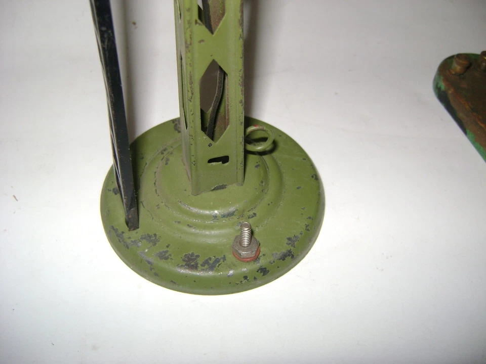 Vintage Set of Model Railroad Stop And Go Signals Pressed Steel Train - Image 4 of 4