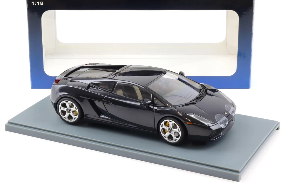 1:18 AUTOart Lamborghini Gallardo Coupè Metallico Nero 74572 - Immagine 2 di 4