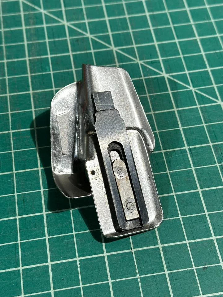 Pasta feller original Union Special Flat Fell para máquina jeans 35800 23420DC9 - Imagem 2 de 3