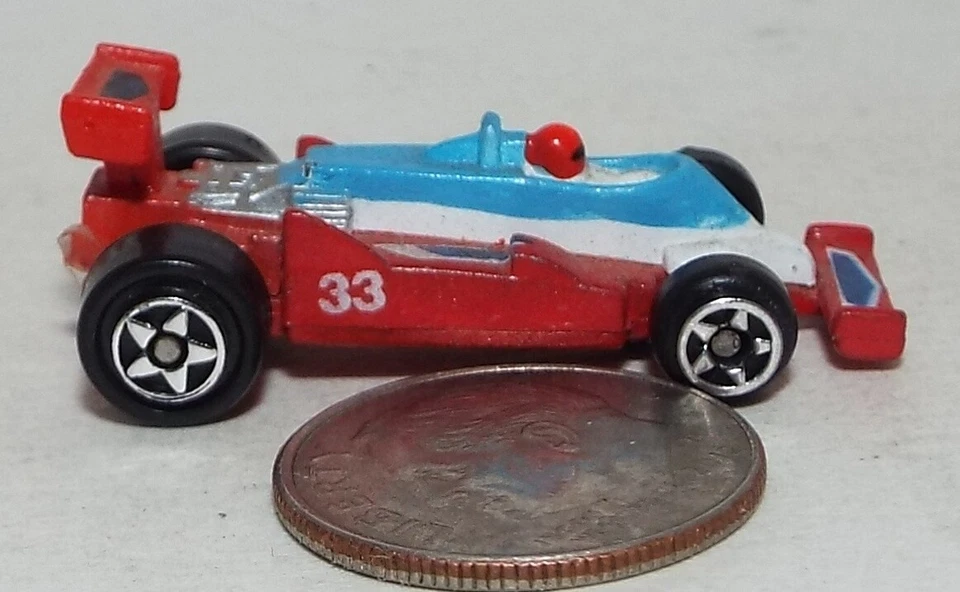 Micro máquina muy pequeña años 80 estilo Indy coche de carreras rojo,/blanco/azul número 33 Foto 2 de 3