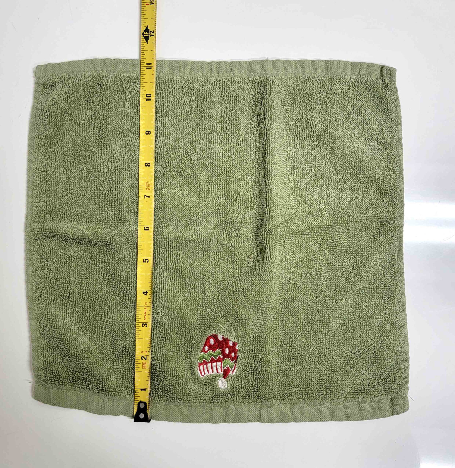 Christmas Bathroom Hand Towels Set of 2 Solid Green Color XMAS 11.5" x