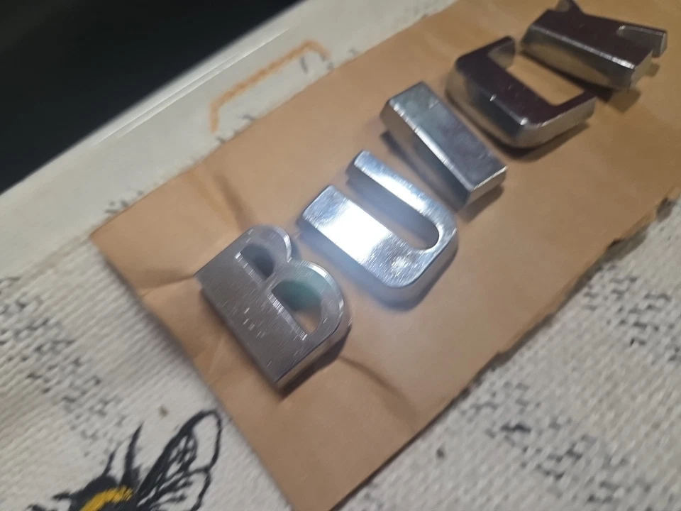 1958 Buick Roadmaster Limited Century Special Super Buick Hood Letras 58 Bom - Imagem 2 de 4