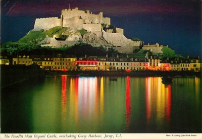 c16437 The Floodlit Mont Orgueil Castle Jersey John Hinde Postkarte