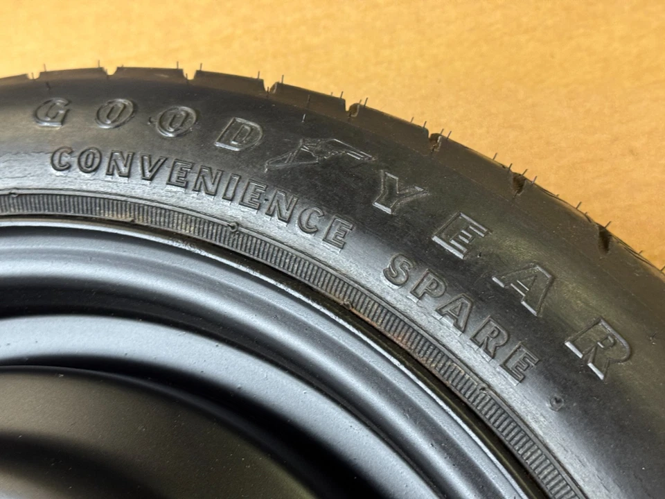 Neumático de repuesto Ford Mustang 87-93 comodidad de fábrica Goodyear 4 orejetas OEM T125/70D16 Foto 2 de 4