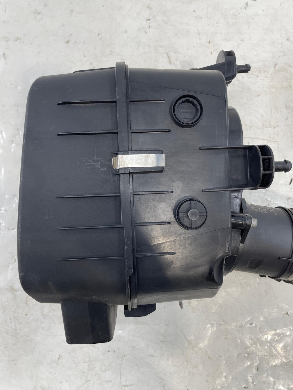 2014-2017 Maserati Quattroporte Right 3.0L Air Intake Filter W/ MAF RH OEM
