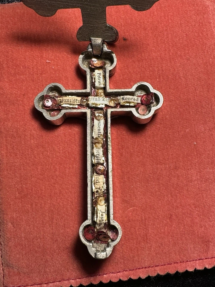 Antiguo crucifijo relicario alemán - compartimento de reliquia sellado + etiquetas de santo raro Foto 3 de 4