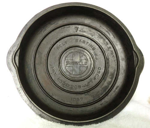 Vintage Griswold Cast Iron Lid #7 Self-Basting Lid Cover 1097 Large Logo 2 Spout
