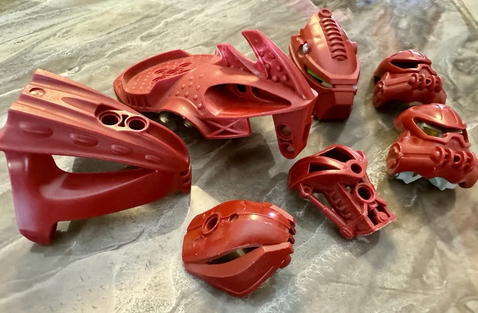 Lote de máscaras LEGO Bionicles Toa Vakoma Metru Huna vermelho escuro - Imagem 3 de 4