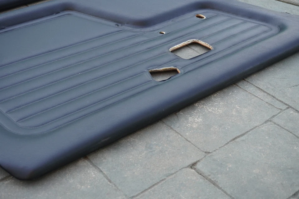 原始设备制造商宝马 E30 轿车门板全套 Schwarz 黑色 325i 325is 325ix — 第 3/4 张图片