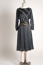 Vestido Lbd Negro Transparente Con Cinturón Torsal Dorado Clásico
