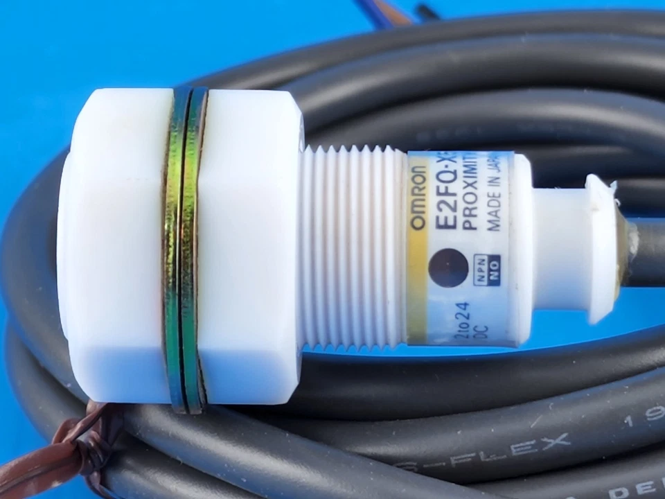 NEW Omron E2FQ-X5E1 Teflon Proximity Switch, M18, 5mm NPN-NO, 12-24VDC E2FQX5E1 - Image 4 of 4