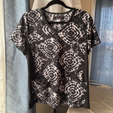 Koi Lite  Batik  Style Scrub Top Size M