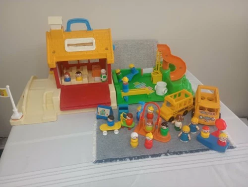 Fisher Price School House(Vintage 1988)BONUS PIECES from Other Sets!