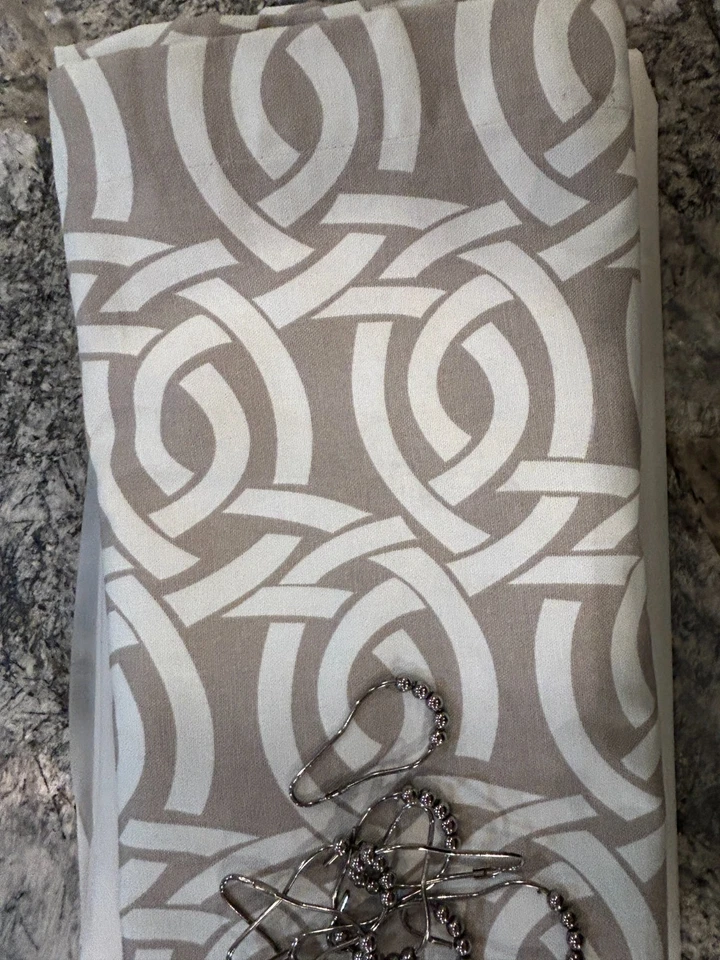 Cortina de Ducha Serena & Lily 100% Algodón, Beige/Verde Pálido Diseño Geométrico Foto 3 de 4