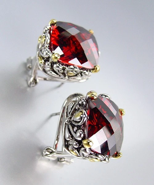 Pendientes traseros Omega de cristal granate rojo filigrana balinesa de oro plata de diseñador Foto 2 de 3