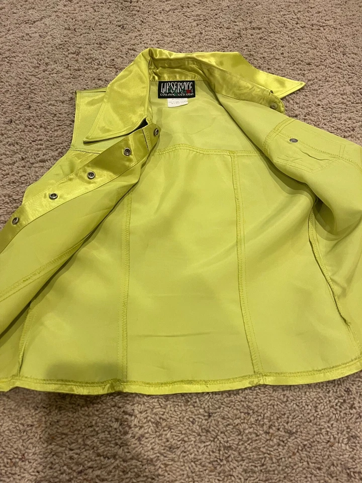 Chaleco vintage de satén neón LIP SERVICE S ligeramente usado etiqueta de rock gótico años 2000 Foto 3 de 4