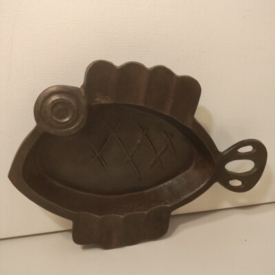 VGT Cast Iron Fish Shape Dish Skillet Pan Tray Mid Century Modern 10 3/8'' Length