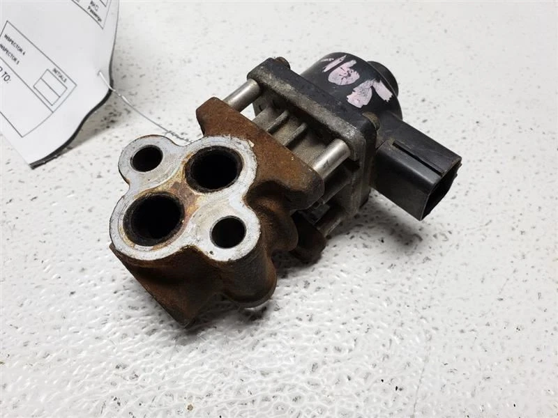 Mazda 626 1998-2003 válvula EGR OEM FSY1203009U Foto 3 de 4