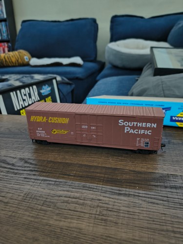 Cojín Hydra KADEE Roundhouse HO Southern Pacific 50' Hi Cube Boxcar SP 675050 | Zustand: Used