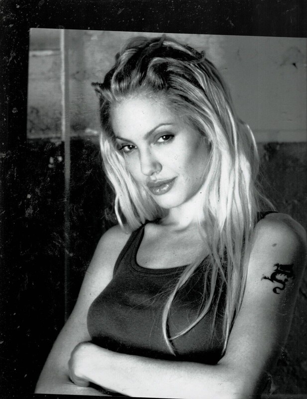 SUPER RARE!! ORIGINAL 8X10 YOUNG SEXY ANGELINA JOLIE PUBLICITY PHOTO!!