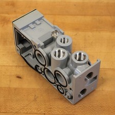 Parker PS4011658GP V469P Manifold H1 3/8 NPT MN E/B 4 Pin. - NEW