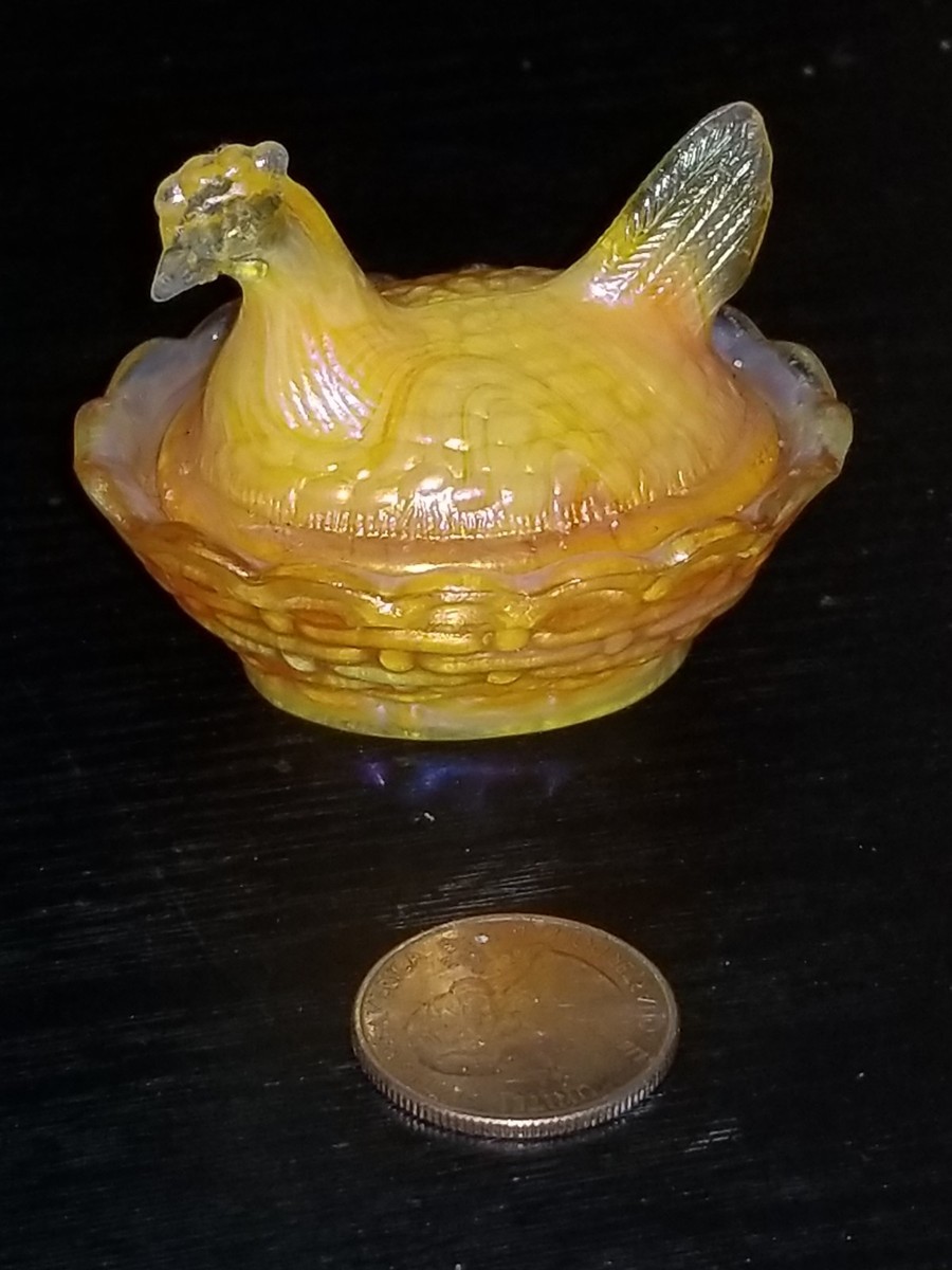 BOYD GLASS HEN ON NEST SALT DIP MARIGOLD CARNIVAL SUNKISTE