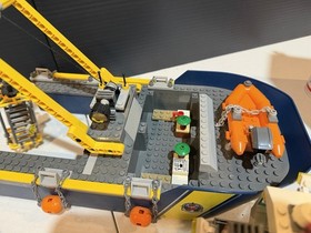 LEGO City Deep Sea Exploration Vessel 60095 Complete  with Minifigs