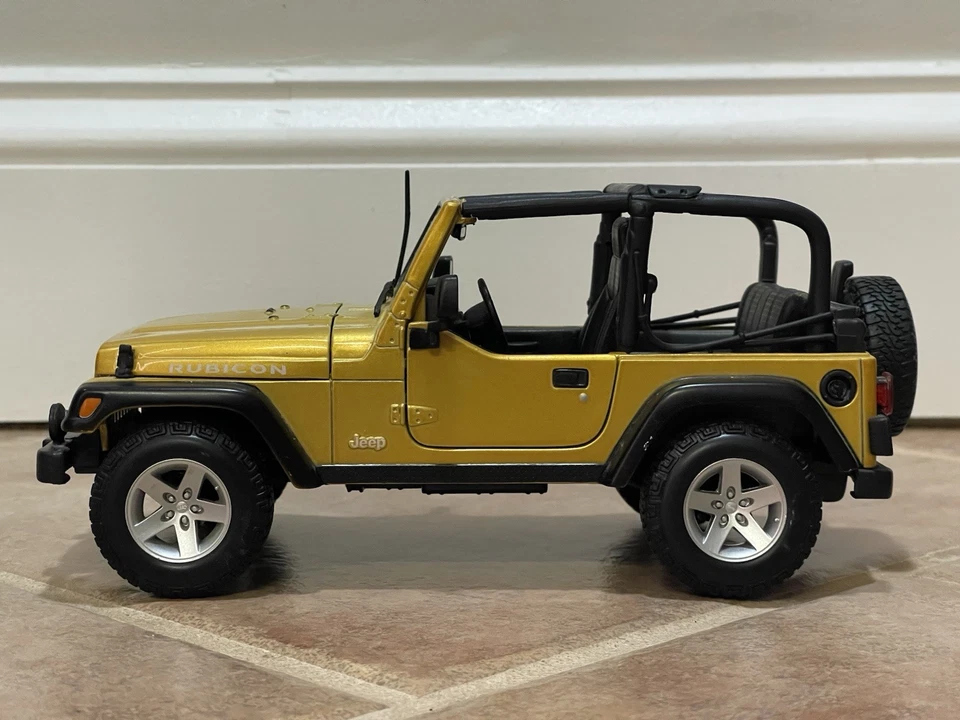 2003 Jeep Wrangler Rubicon Gold Special Edition Maisto 1/18 4x4 Truck TJ - Image 2 of 4