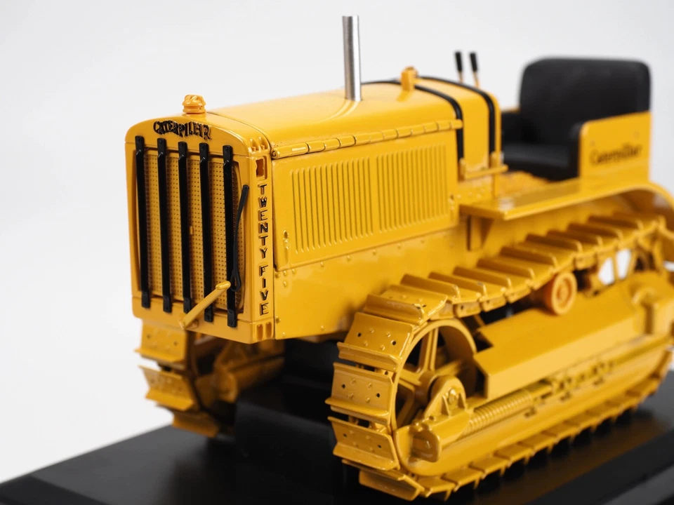 Tractor Caterpillar Tractor Alloy Engineering Vehicle Model 85679 DM 1:16 CAT 25 - Image 3 of 4