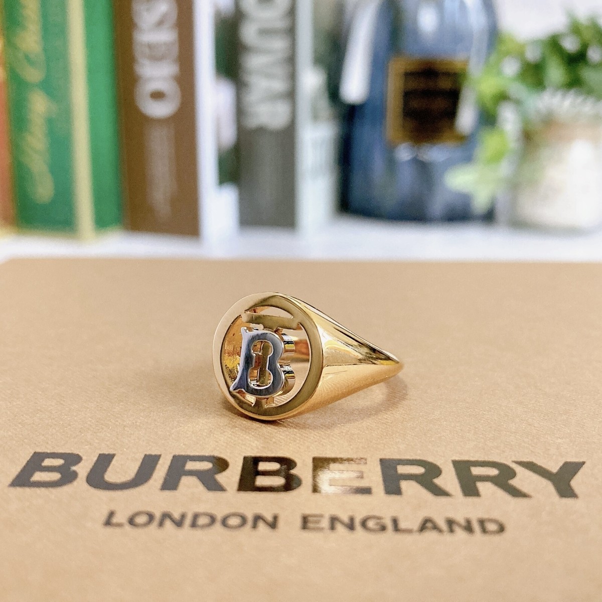 BURBERRY ロゴリング ゴールド/シルバー　TBロゴ金現行　【極美品】 BURBERRY Signet Ring TB Monogram Motif Brass S Size Light