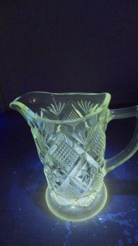 vintage EAPG diamond point medium size clear jug 365nm UV yellow / green glow - Bild 8 von 8