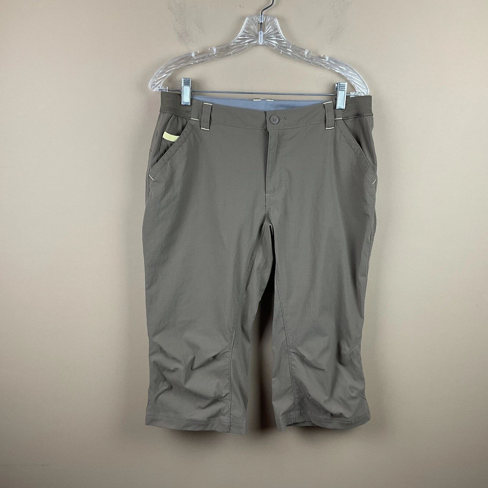 Duluth Trading Co women’s 10 nylon spandex khaki Capri pants￼