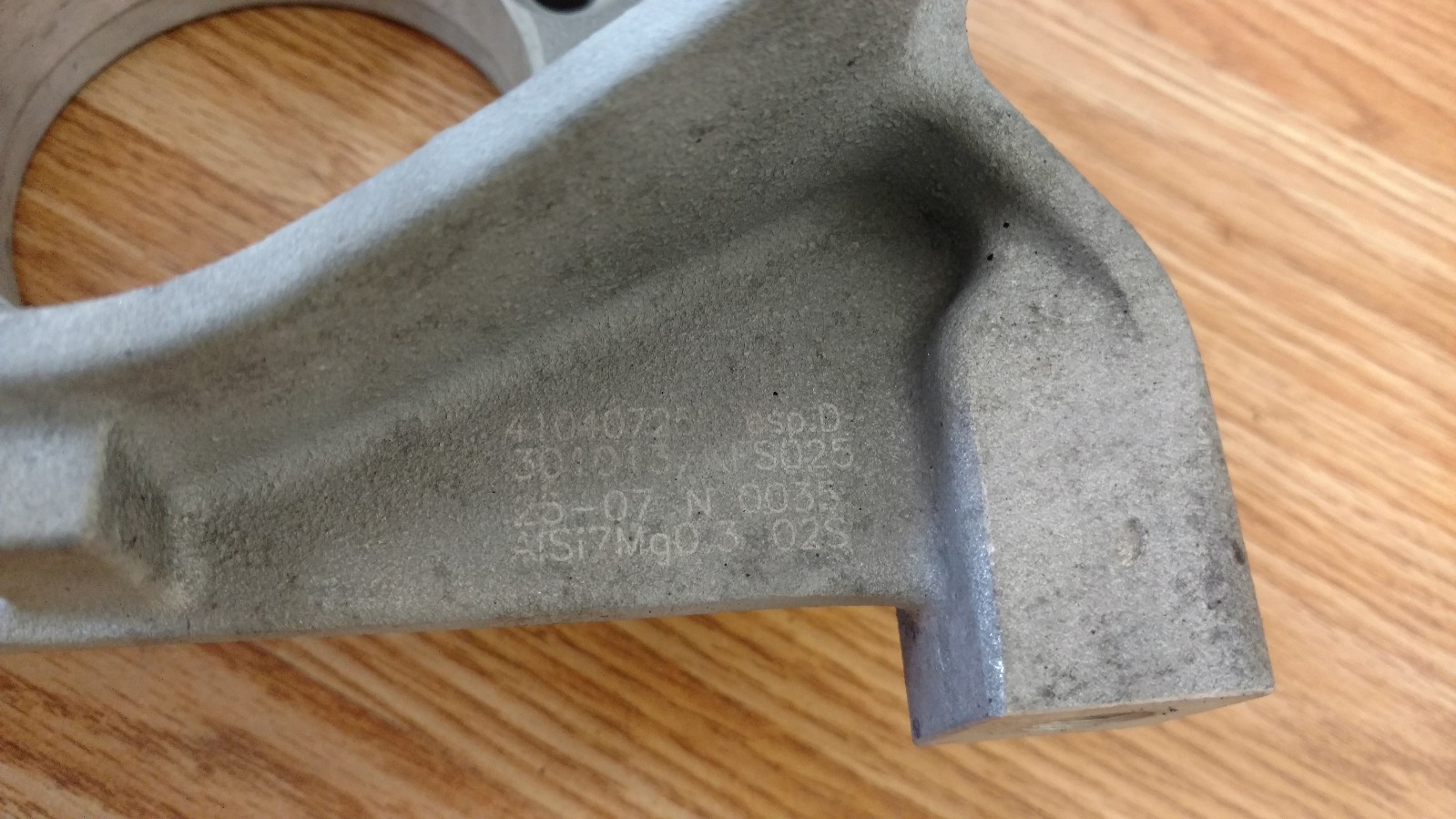 LAMBORGHINI MURCIELAGO PASSENGER RIGHT SIDE HUB HOUSING OEM 410407258