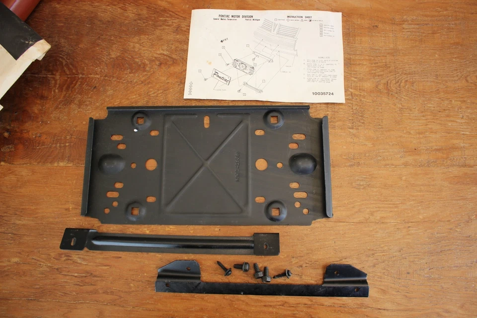 KIT DE MONTAJE DE PLACA FRONTAL PONTIAC 6000/SUNBIRD PT # 10035724 OEM NOS Foto 2 de 4