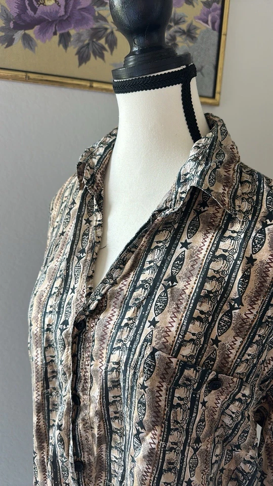 Винтажная мужская рубашка 90-х с черно-коричневым принтом из настоящего шелка на пуговицах размер S - Изображение 3 из 4