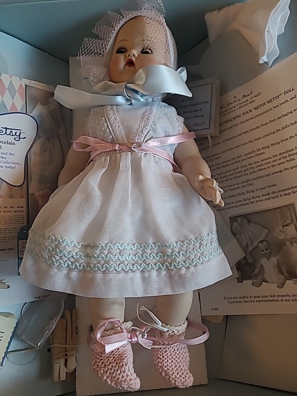 VINTAGE DANBURY MINT BETSY WETSY SPECIAL EDITION PORCELAIN COLLECTOR DOLL 12"