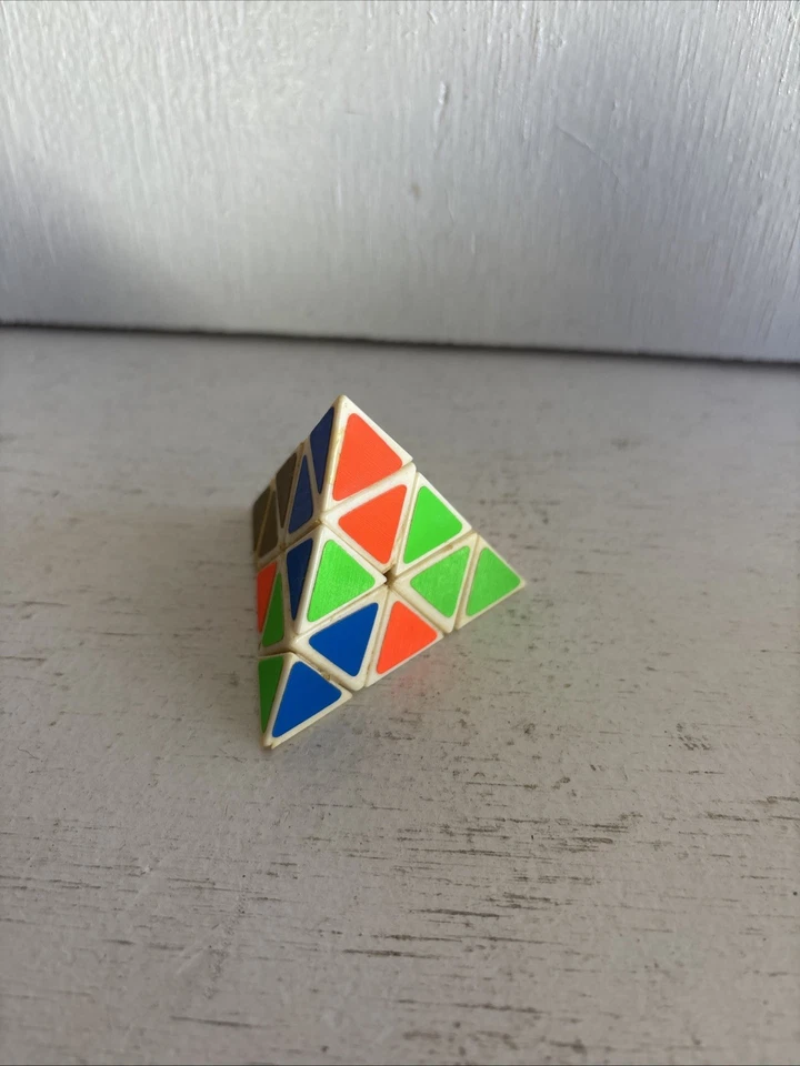Vintage Pyraminx by TOMY 1981 Pyramid Rubix Cube Type Puzzle - Image 2 of 4