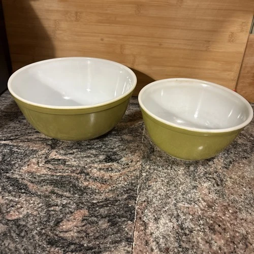 Vintage PYREX Nesting Mixing Bowls Avacado Green 402, 403