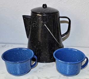 Vtg Black And White Speckled Enamalware Kettle & 2 Cup Set Camping