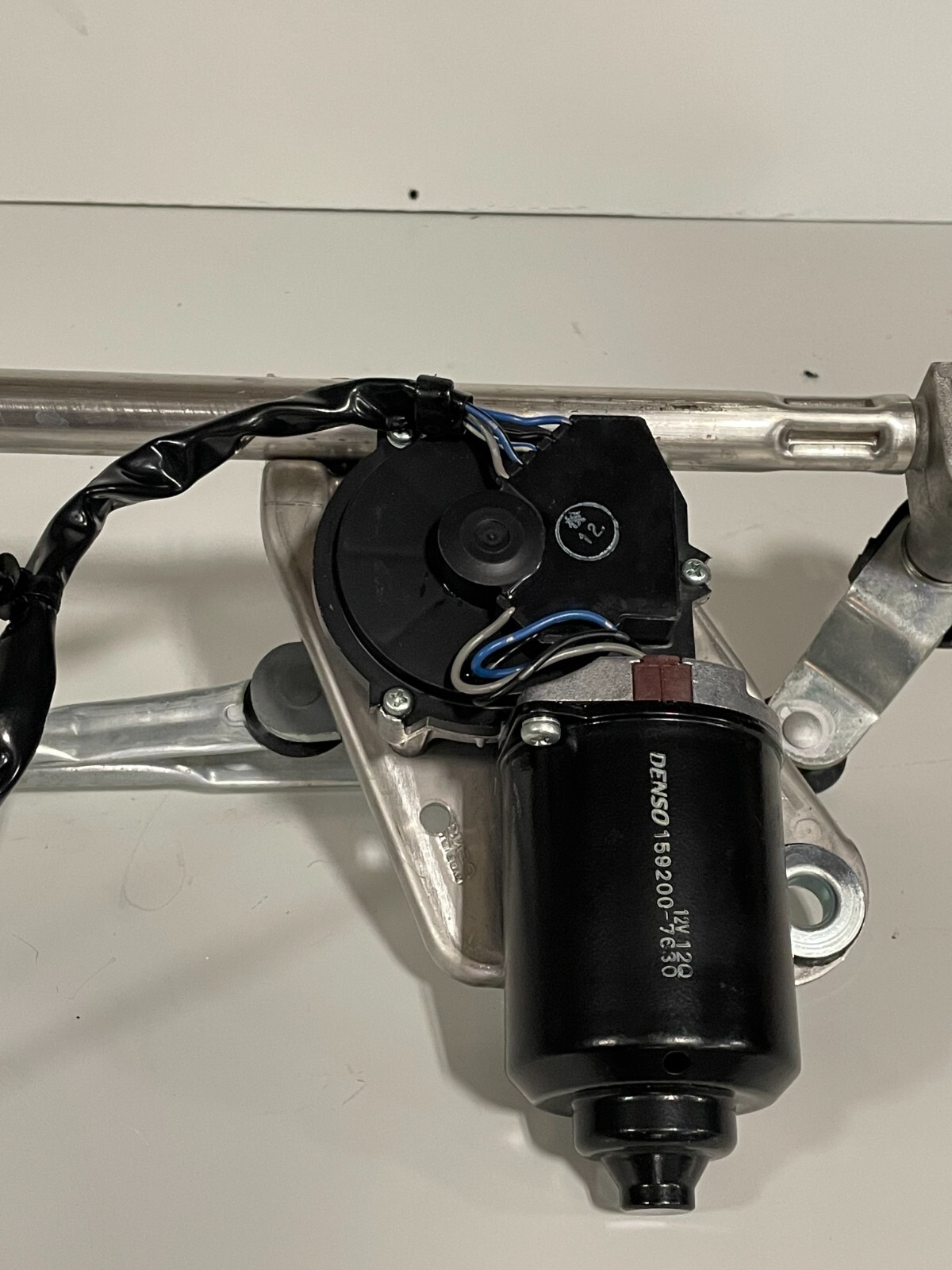 Ferrari California WINDSHIELD WIPER MOTOR WITH LINKAGE 159200-800 (3k miles only