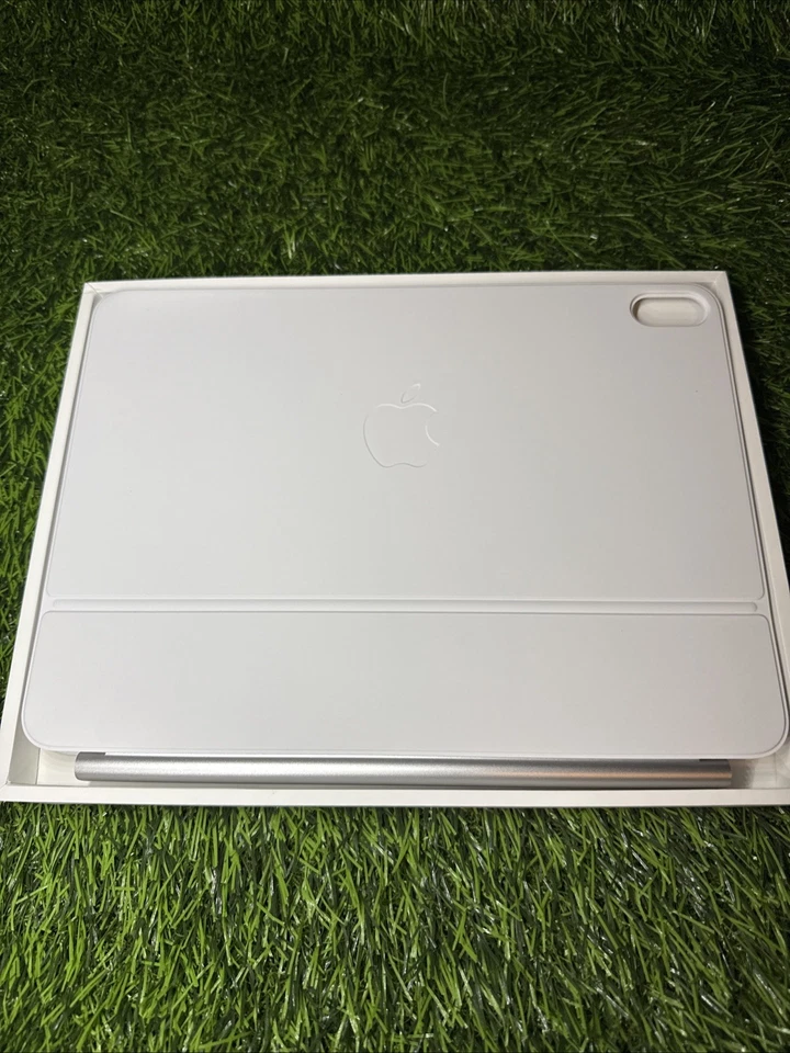 Apple Magic Keyboard for iPad Air 11-inch | A3339 | MDFV4LL/A | White - New/OB - Image 3 of 4