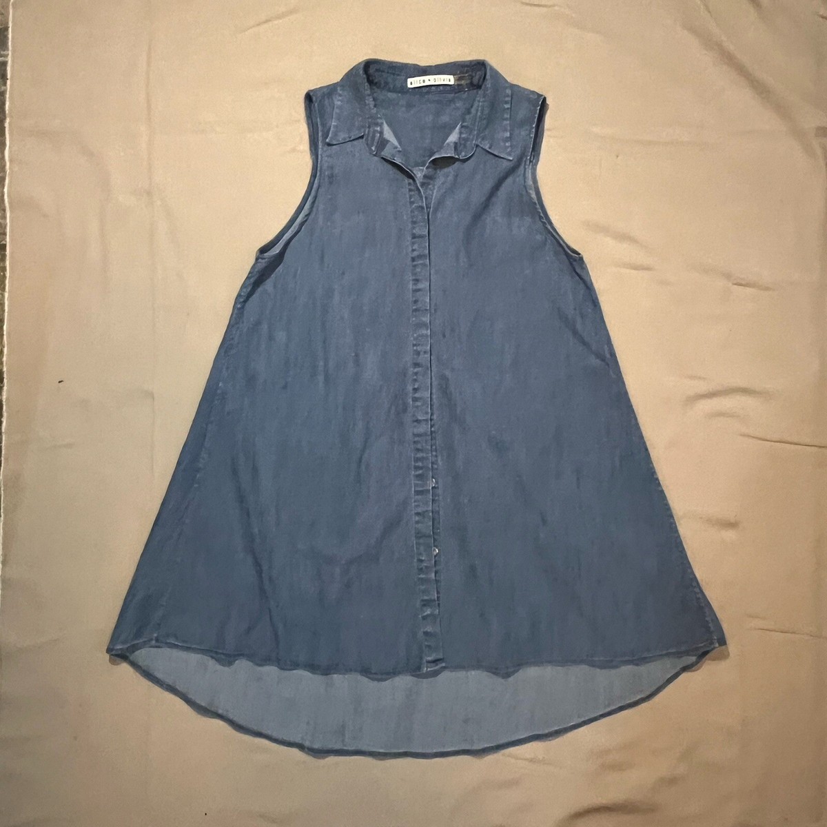 Alice + Olivia Anisa Sleeveless Flowy Button-Down Tunic View 3